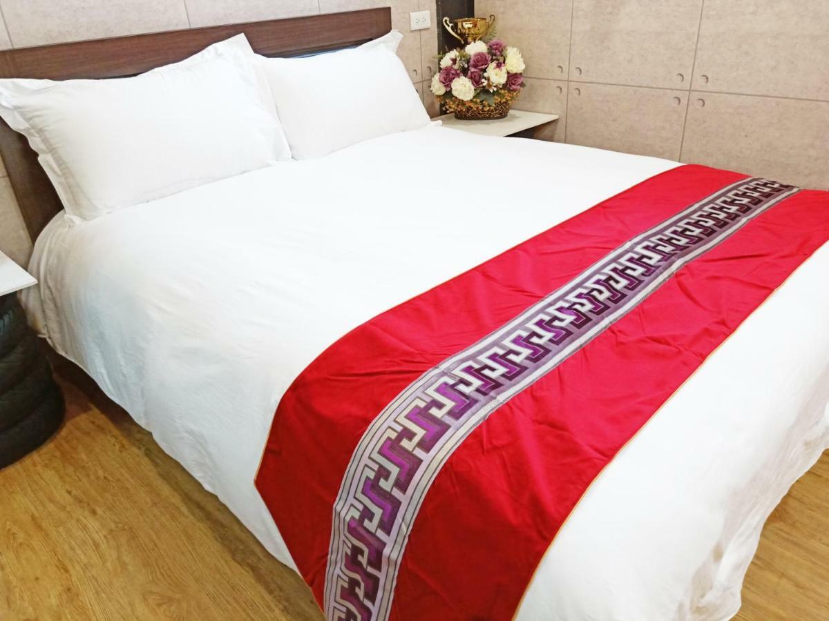 Woju Homestay Tainan Exteriör bild