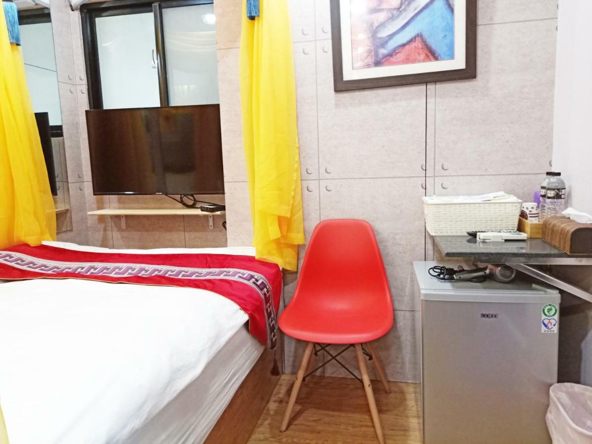 Woju Homestay Tainan Exteriör bild