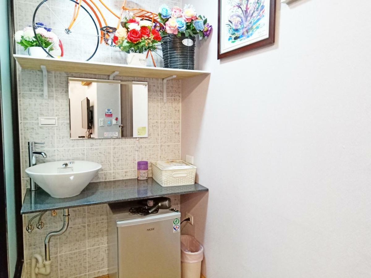Woju Homestay Tainan Exteriör bild